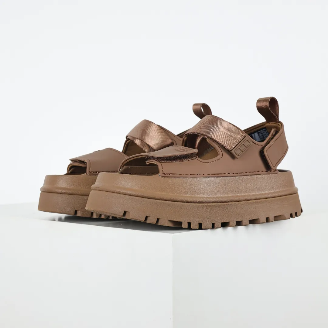 Copy price 💰560 Core recommendation Good price UGG Velcro slippers sandals summer versatile slippers soft sole non-slip beach thick sole casual elegant sandals The style of UGG sandals is really nice. It is suitable for all ages. The soles are made of super lightweight EVA foam. The classic material of U family can be said to be "light" to let you enjoy a different naked feeling. It is one of the most worth buying sandals in history. I guarantee you will not regret the series. Original OEM production Y products are available now. Size: 35 36 37 38 39 40